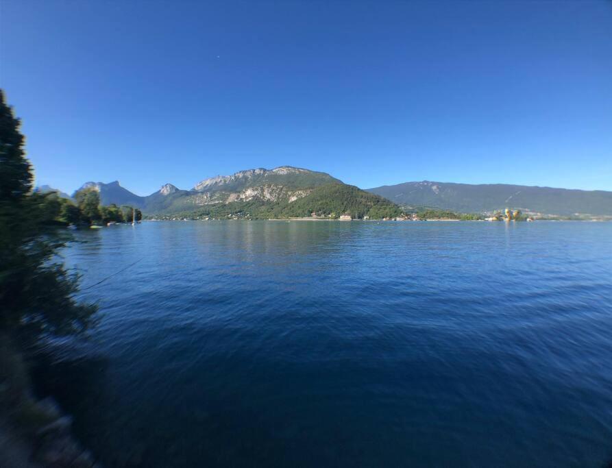 Charmant Et Spacieux Appartement A Quelques Pas Du Lac Duingt Buitenkant foto